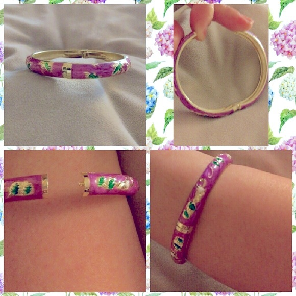 New gold tone enamel hinged bangle bracelet - Picture 2 of 3